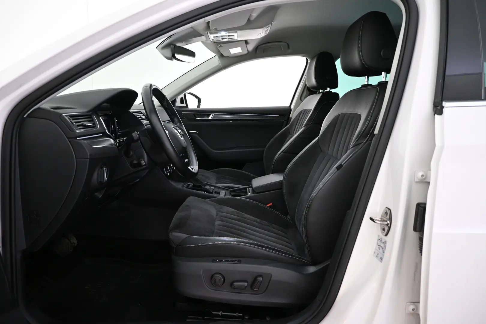 Car Image - 2TzoDDepdSEvhNu4G6Zbce