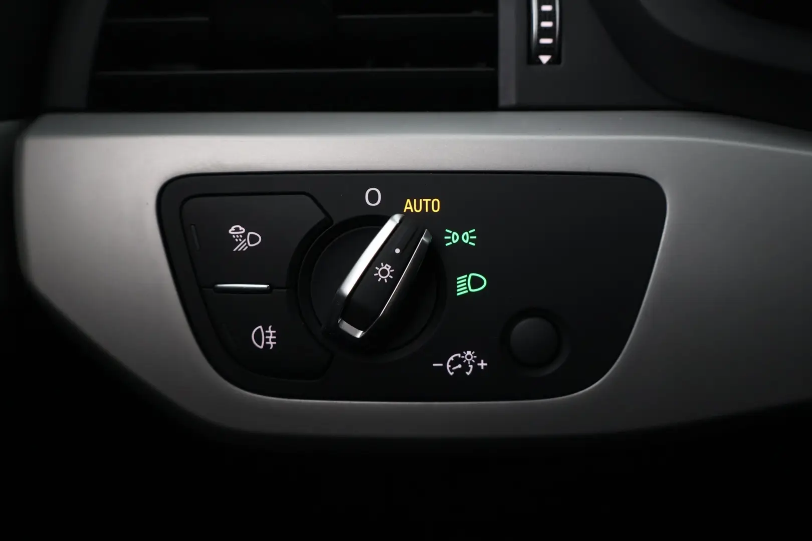 Car Image - 59IUNpT3FCXMvdSlFwkR7u