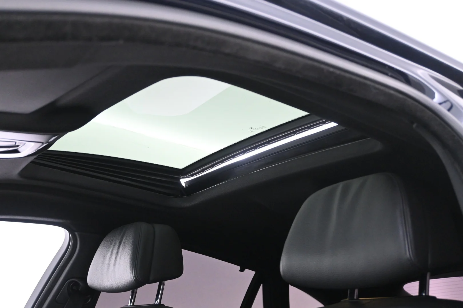 Car Image - ewMzndQmoKvT5w8WVXoIM