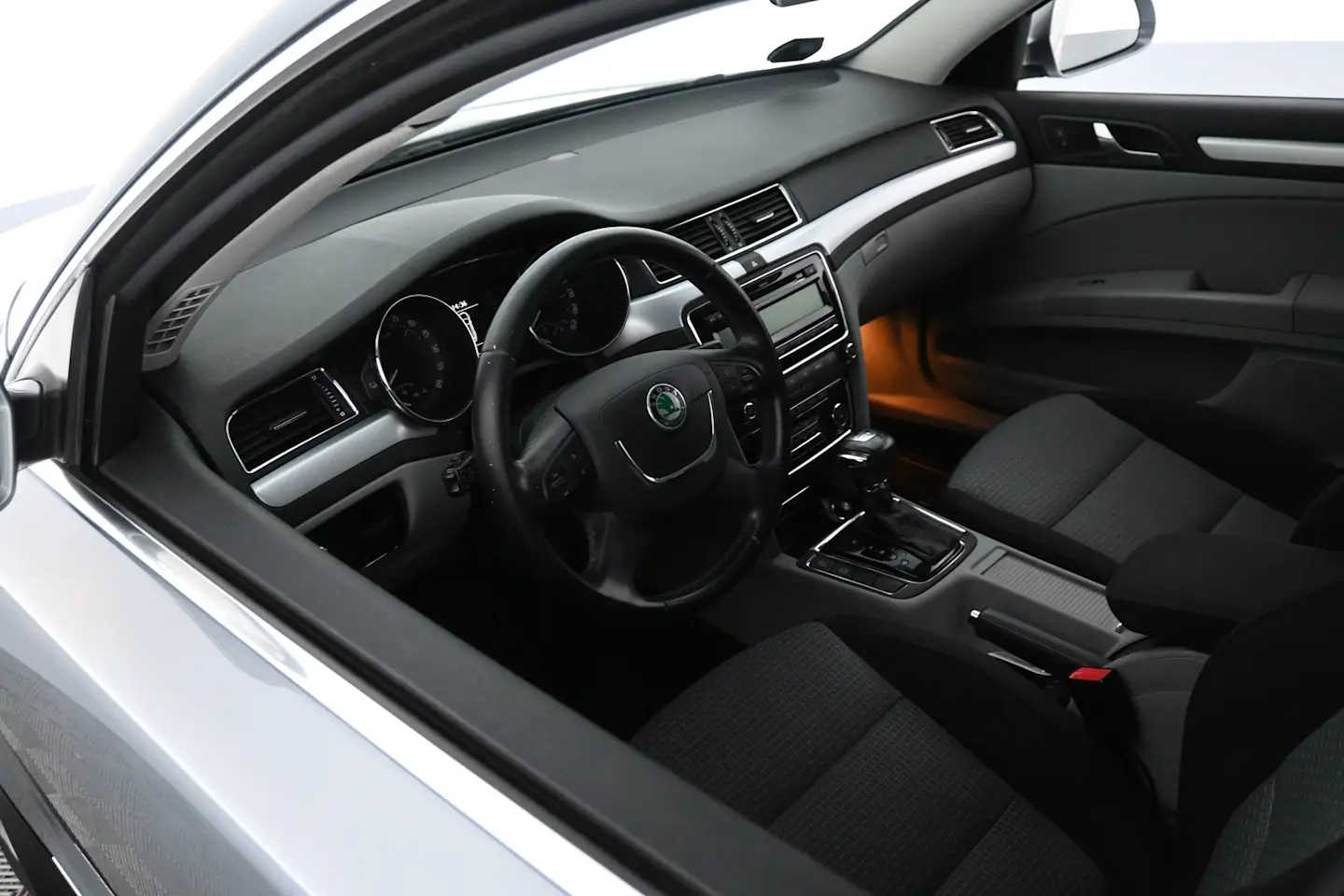 Car Image - 2UIM9TJ80thScPVWVtNHqn
