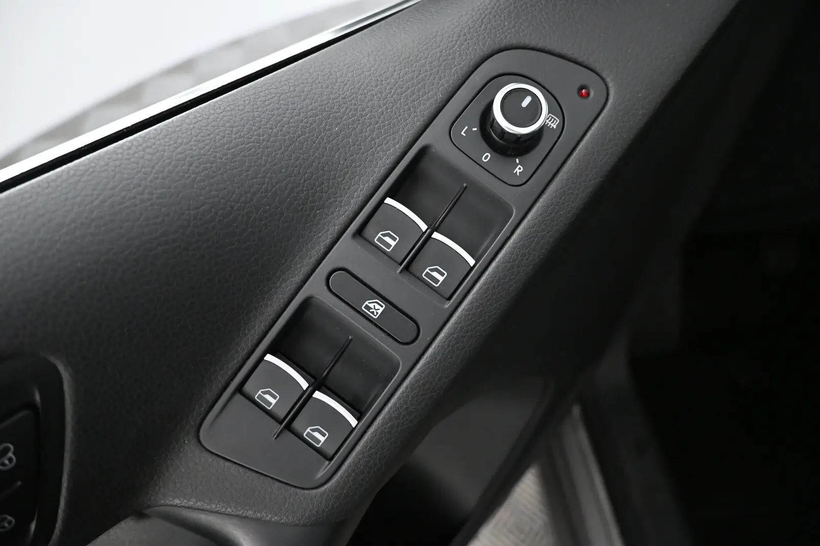 Car Image - 4KEKr0xuxUIpmBJrGd71ip