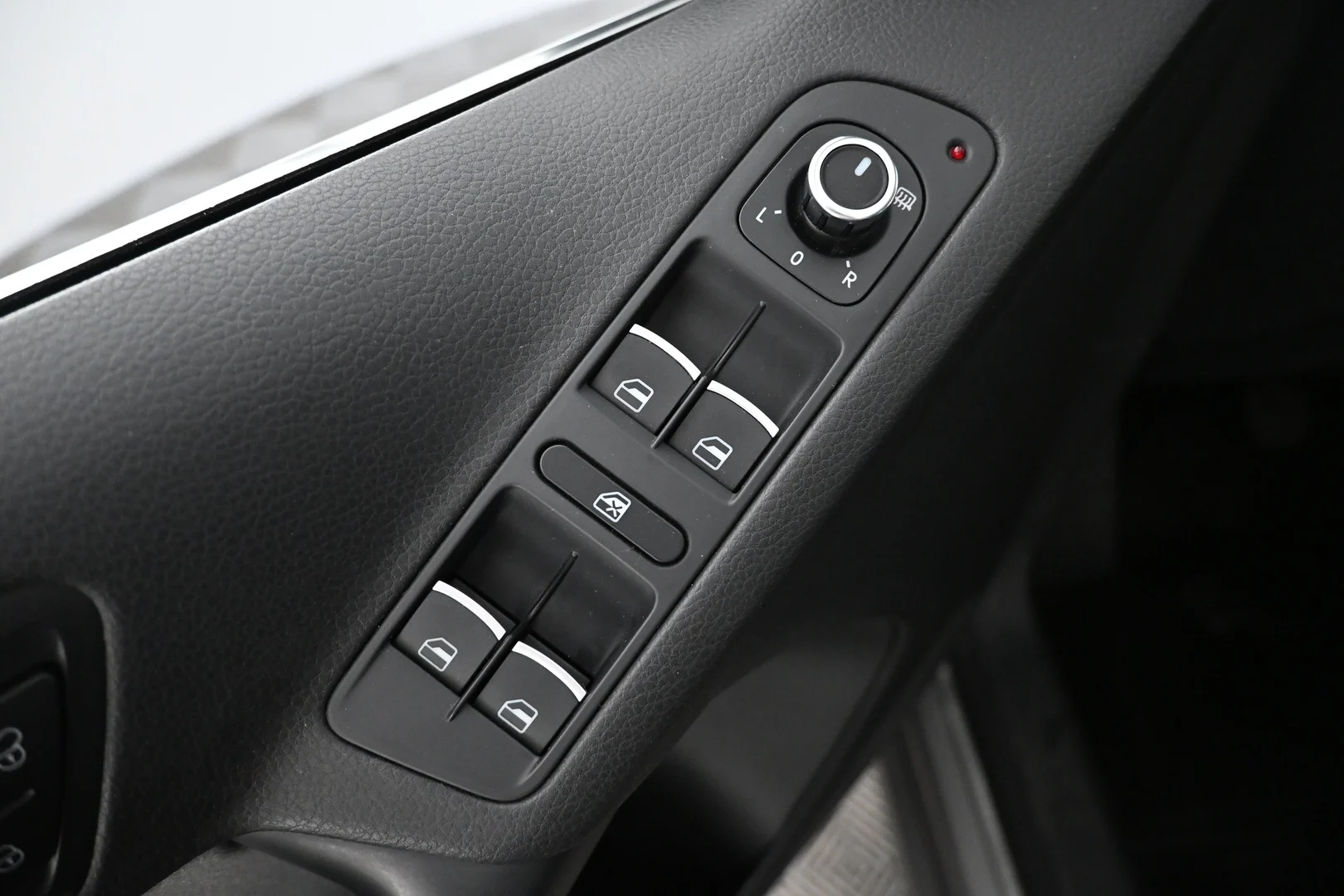 Car Image - 4KEKr0xuxUIpmBJrGd71ip