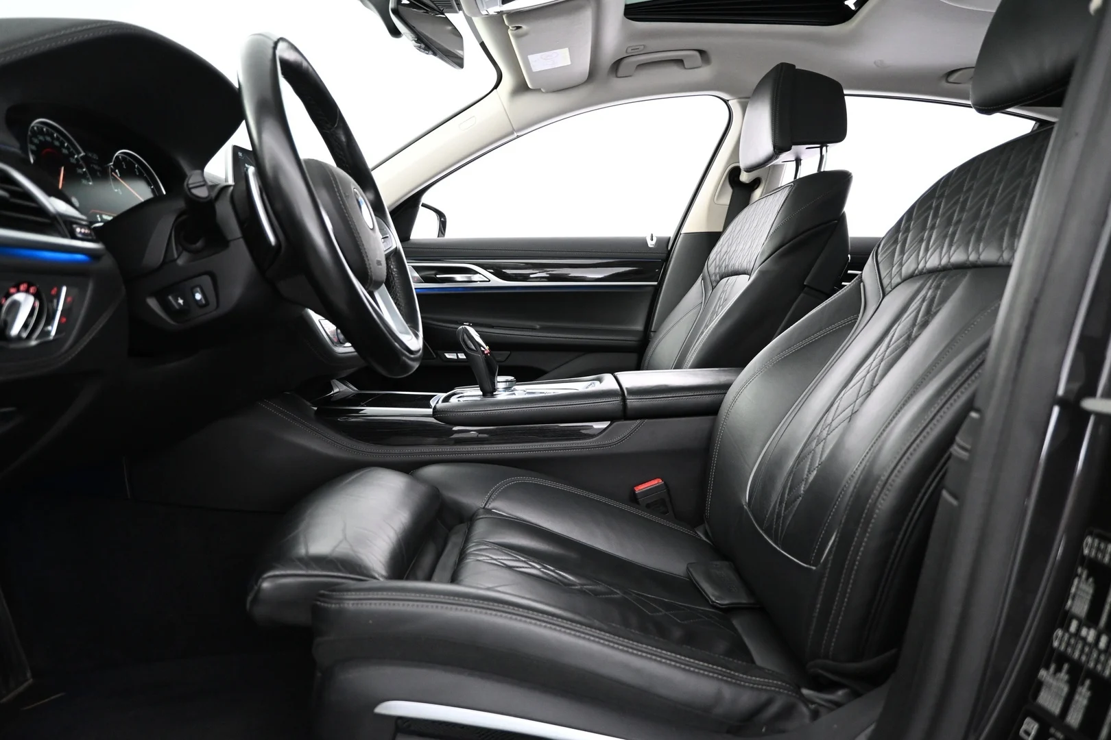 Car Image - 17zDJo2XWR9EPOyQoMeLqJ