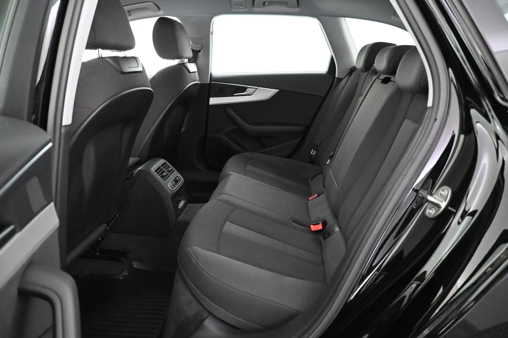 Car Image - 4JBB1tXMfyzzzG0c48Hqqy