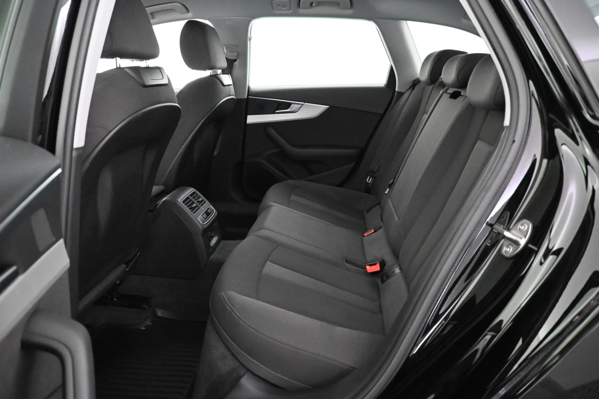 Car Image - 4JBB1tXMfyzzzG0c48Hqqy