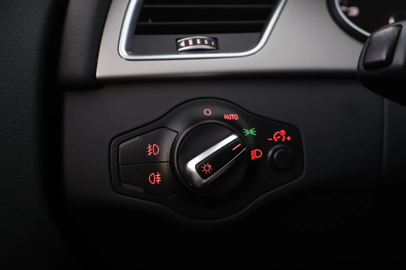 Car Image - scaeU4us1dGkNMtWL3vbn