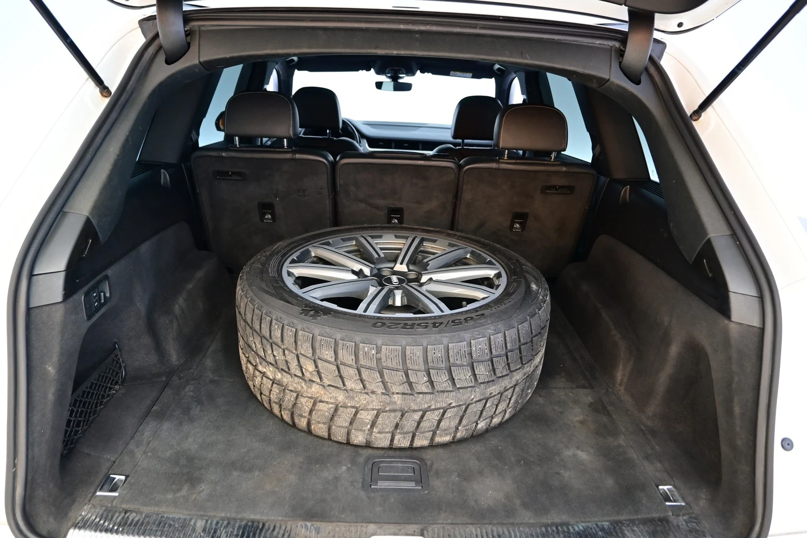 Car Image - 3EciEC2IYI6oMeBxeyt9dI