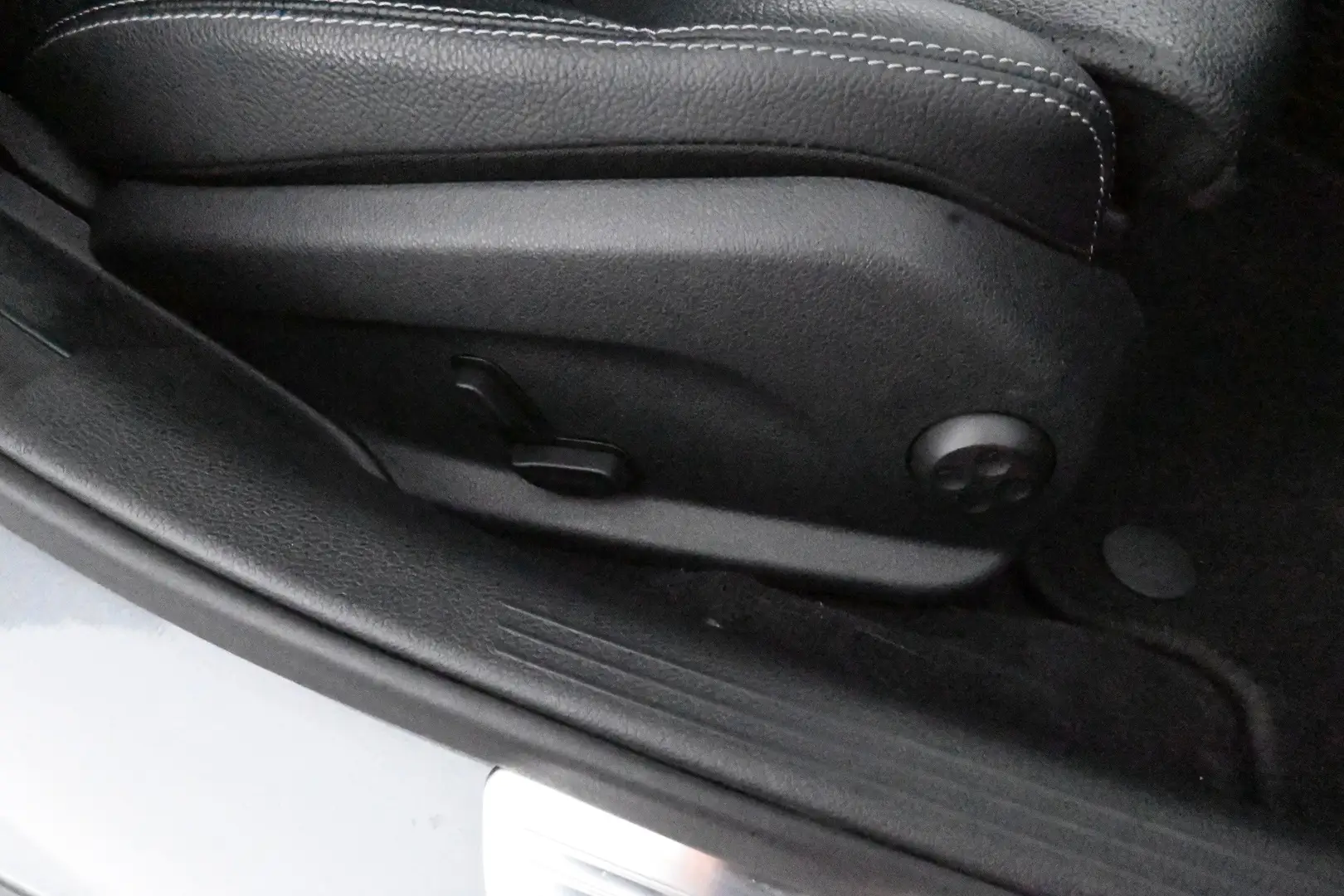Car Image - 2flsIzprQ56dMlDvkICPzx