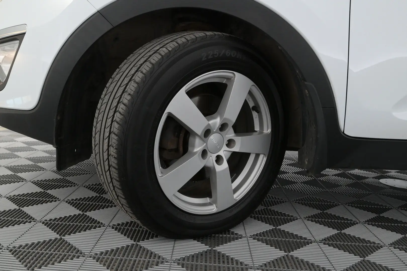 Car Image - 6kdzzMxn3uIjdyONSZlbzY
