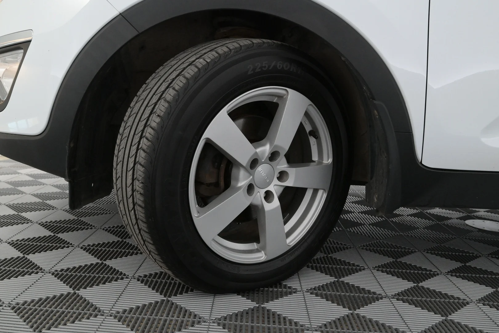 Car Image - 6kdzzMxn3uIjdyONSZlbzY