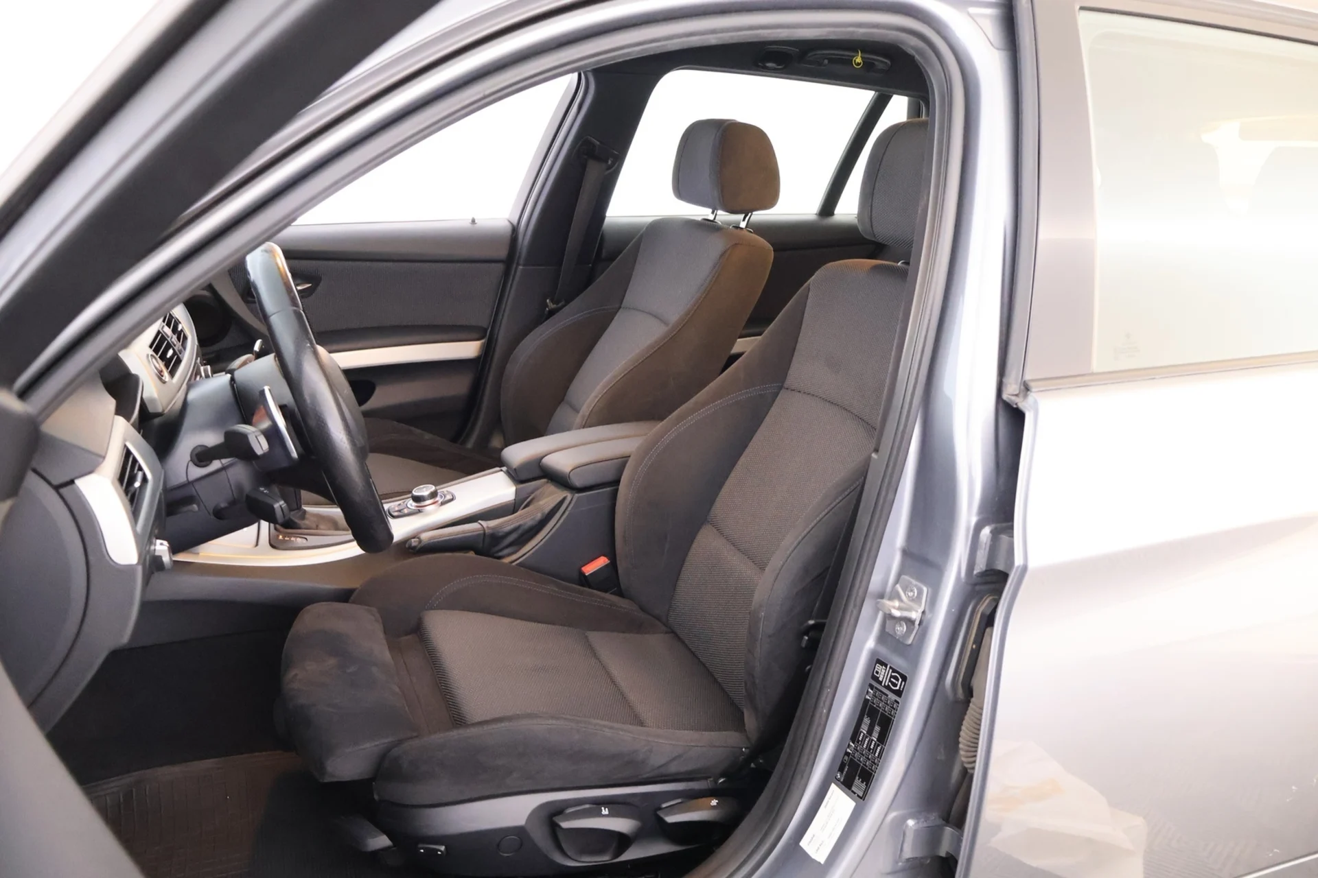 Car Image - 2cONL2B4aDjDndt3AzotN0