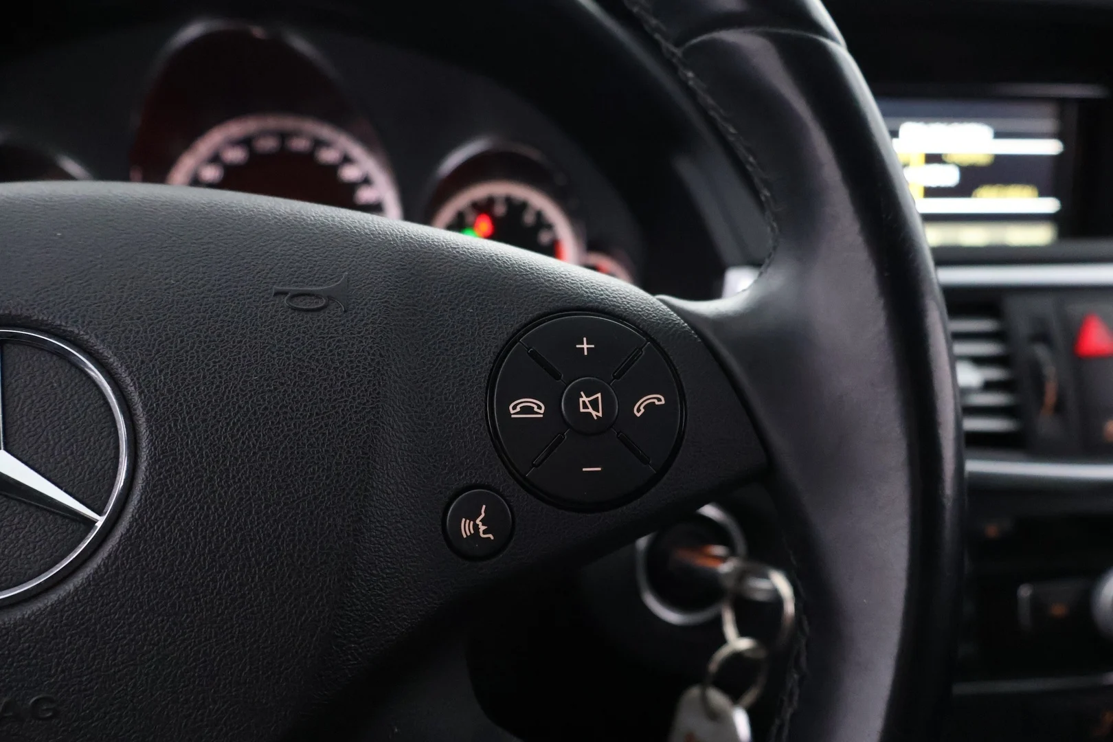 Car Image - 30kWC50iPk6TROSFGlEKcZ