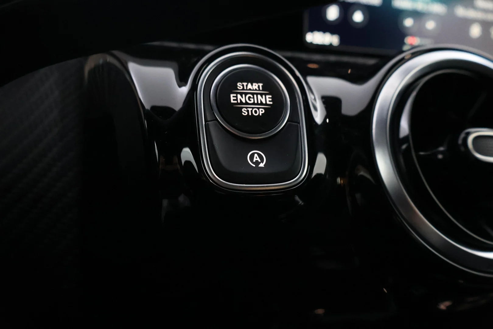 Car Image - hrM2KJwRO1xD3bVzeC21L