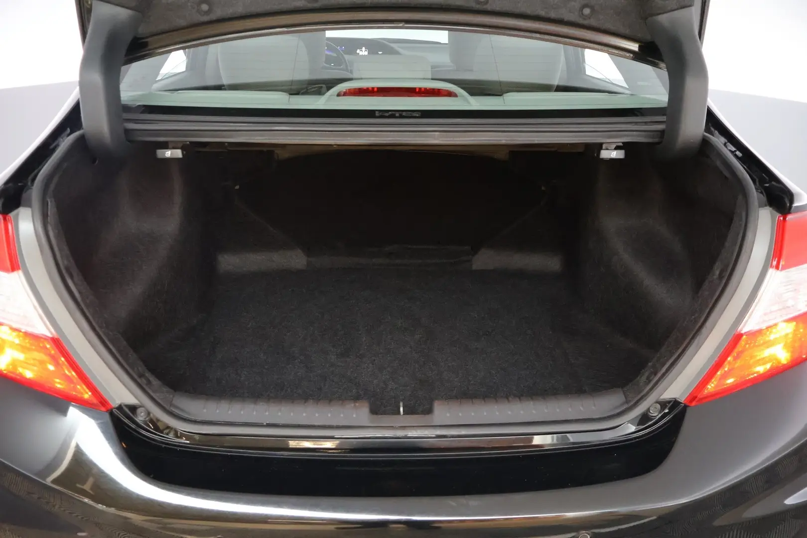 Car Image - 2bYbWG85PbLUVB0BaFHQb1
