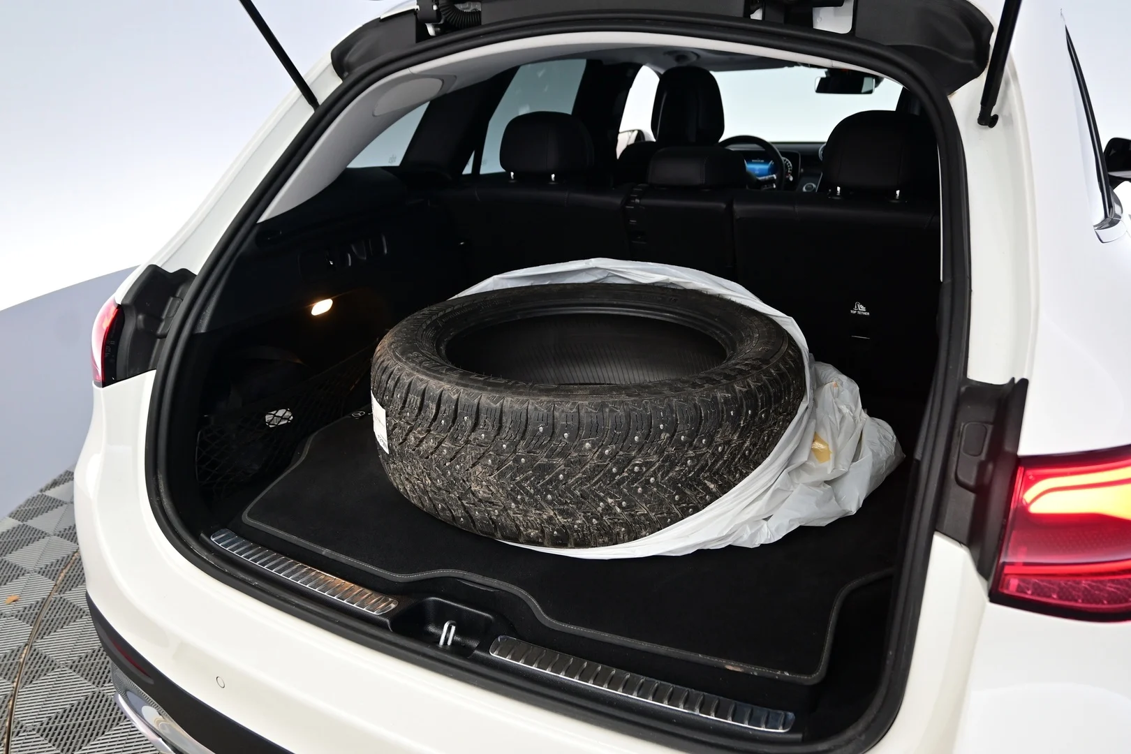 Car Image - 01qeGiCDmomiMKQoxQmAk1