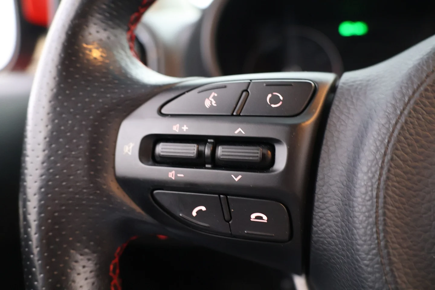 Car Image - 7qqm011qT616Z1F6Ieh76D
