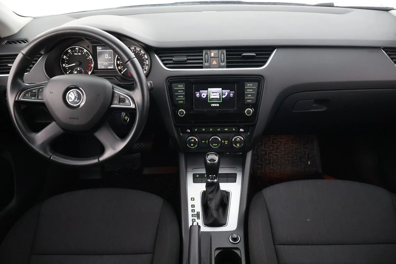 Car Image - 6Lm6AhTGhhcbybnQITl4iu