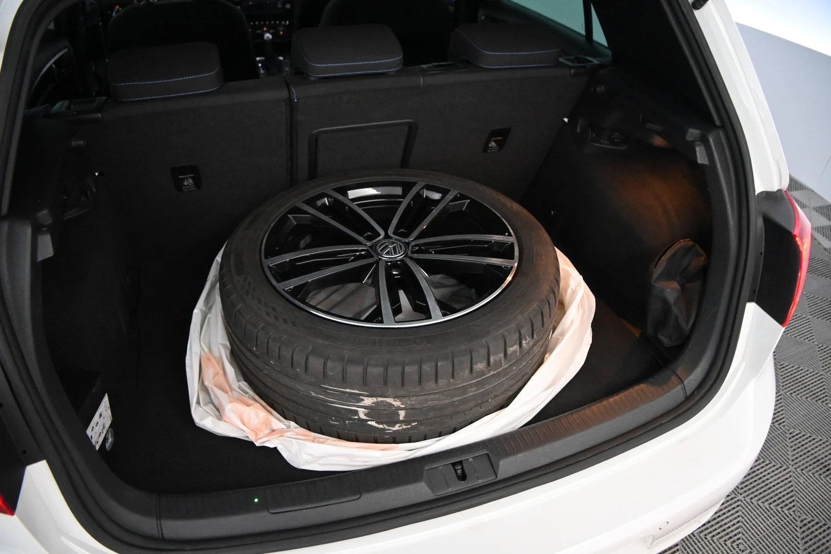 Car Image - 4Ee8yIp8GJ6hFmAie30tKy