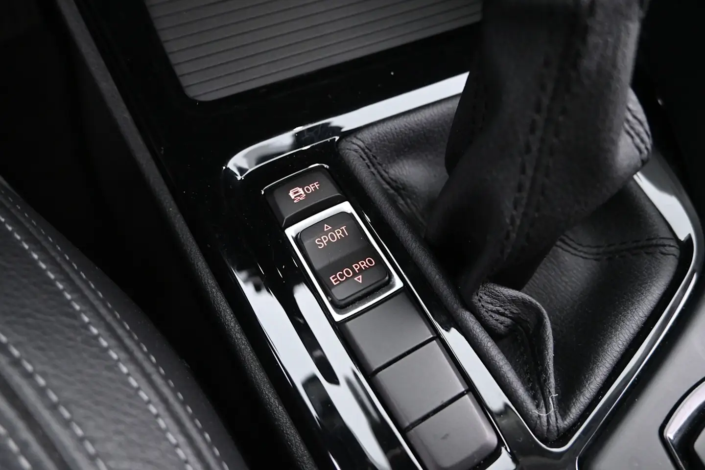 Car Image - 5udx5uuP4a9roQSjRiCfJF