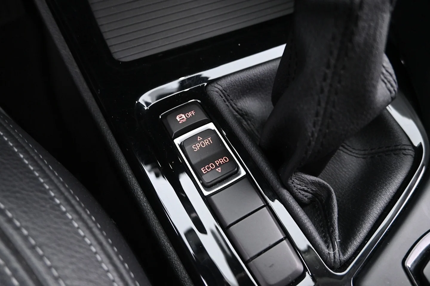 Car Image - 5udx5uuP4a9roQSjRiCfJF