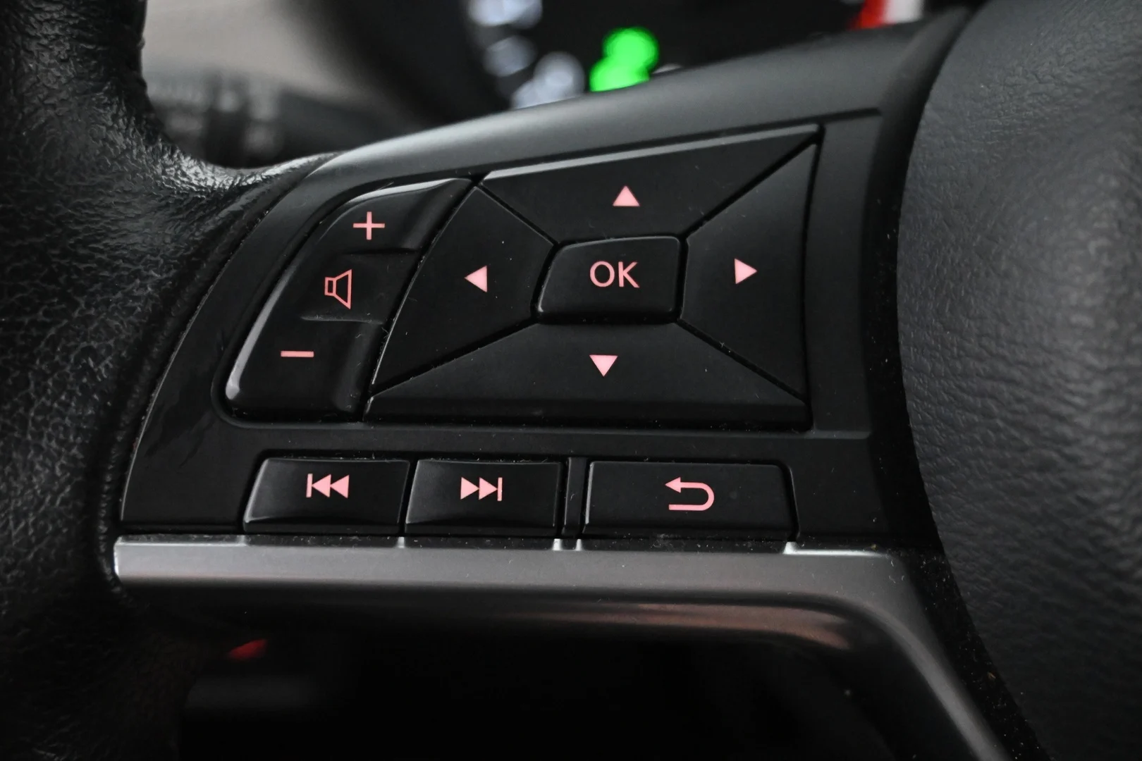 Car Image - 7z3uVVXJHhWO2Jc8QPwScZ