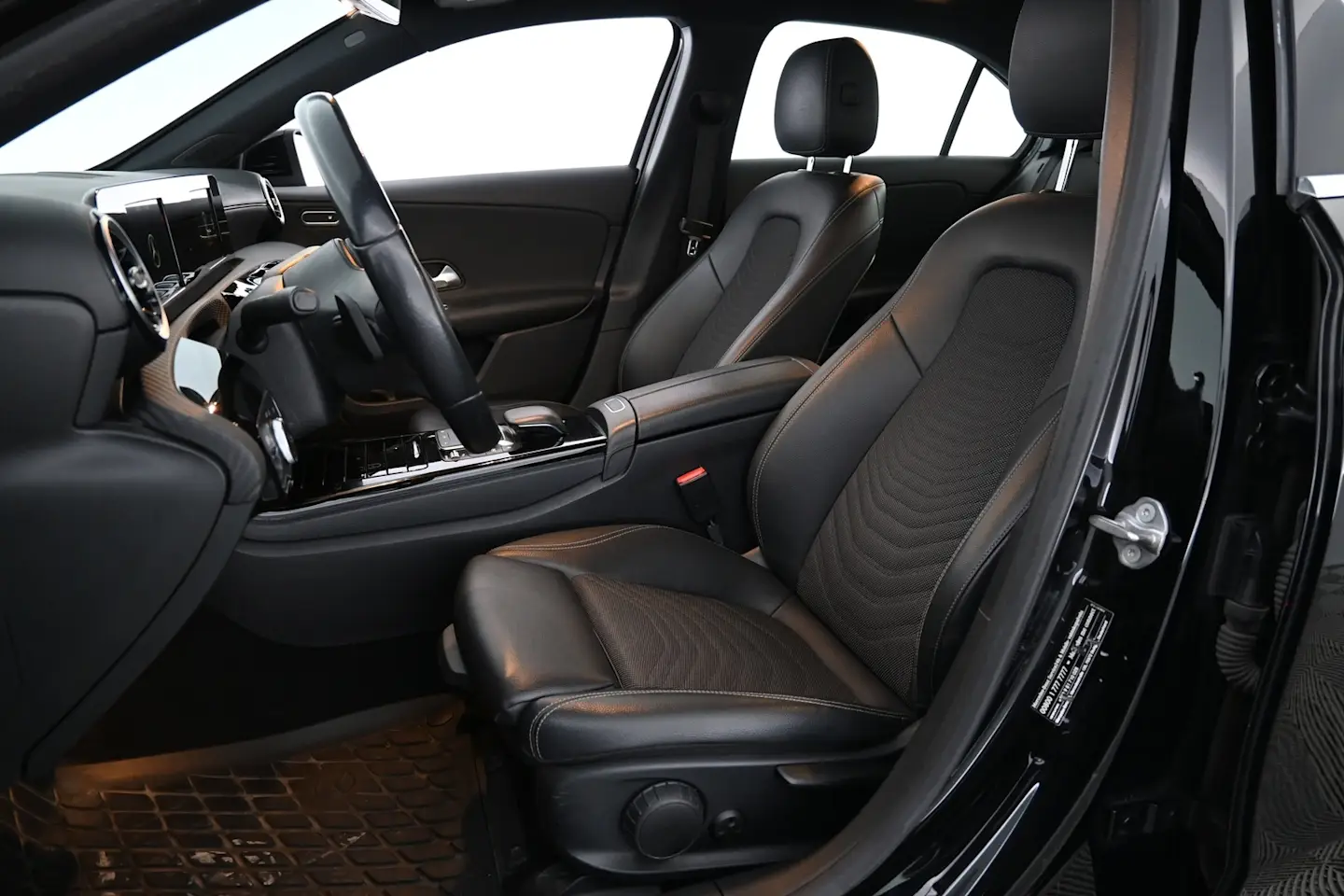 Car Image - 7F25BBbMBP6ziqZHOugbmD