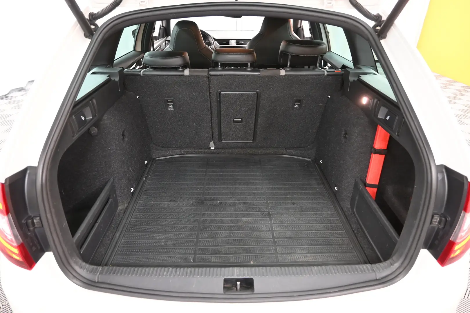 Car Image - 6Y2Ra4dwqqwawW1FA7KN50