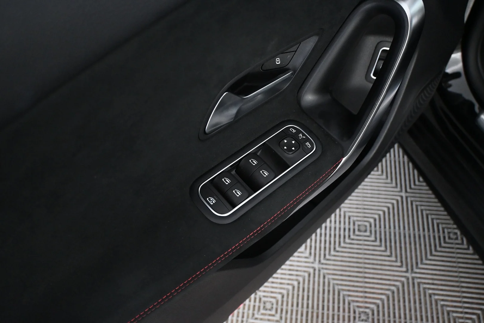 Car Image - 7G09R90WdtBrVzizzxSA99