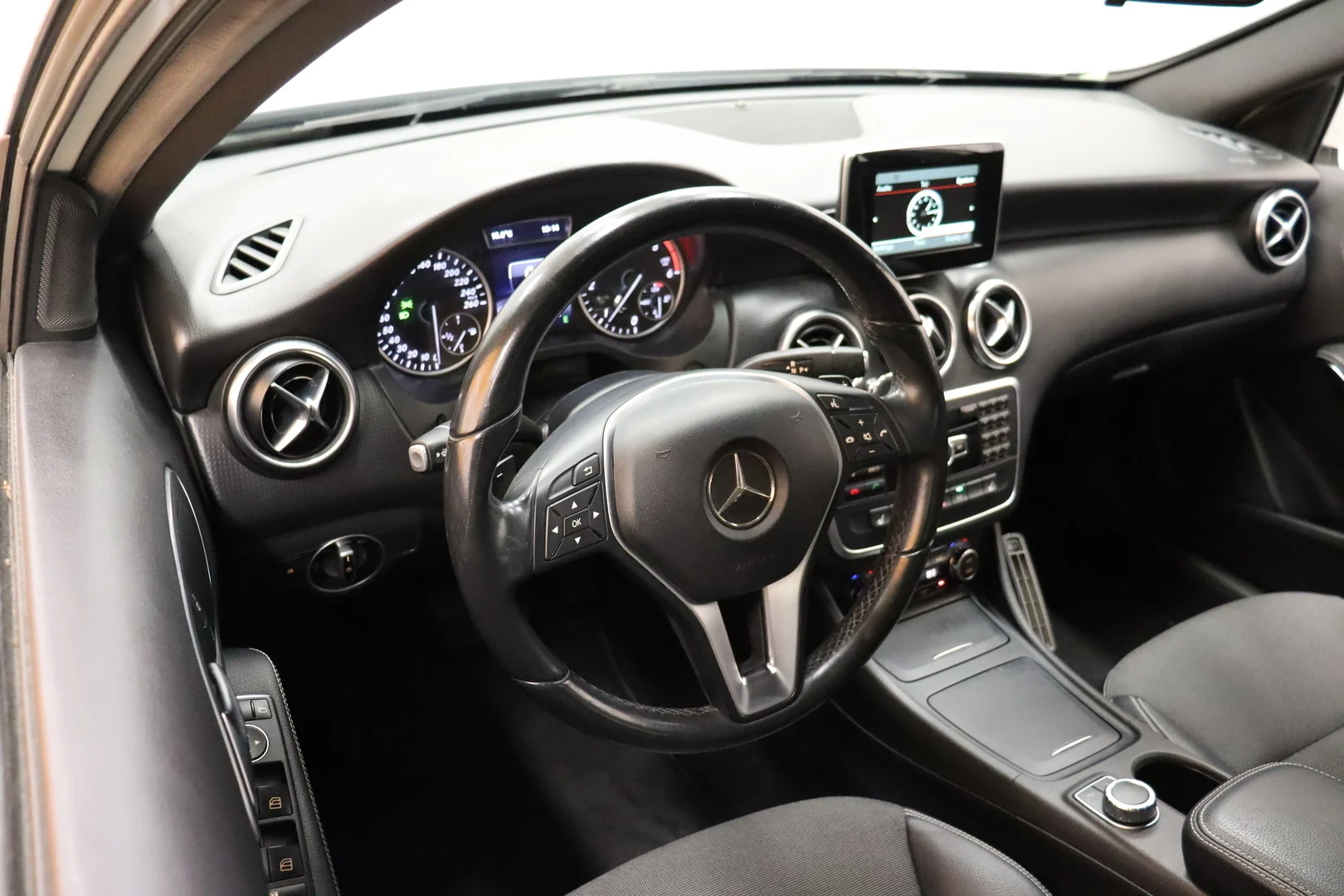 Car Image - VNIzUmqDWRYUa87kd6M8S
