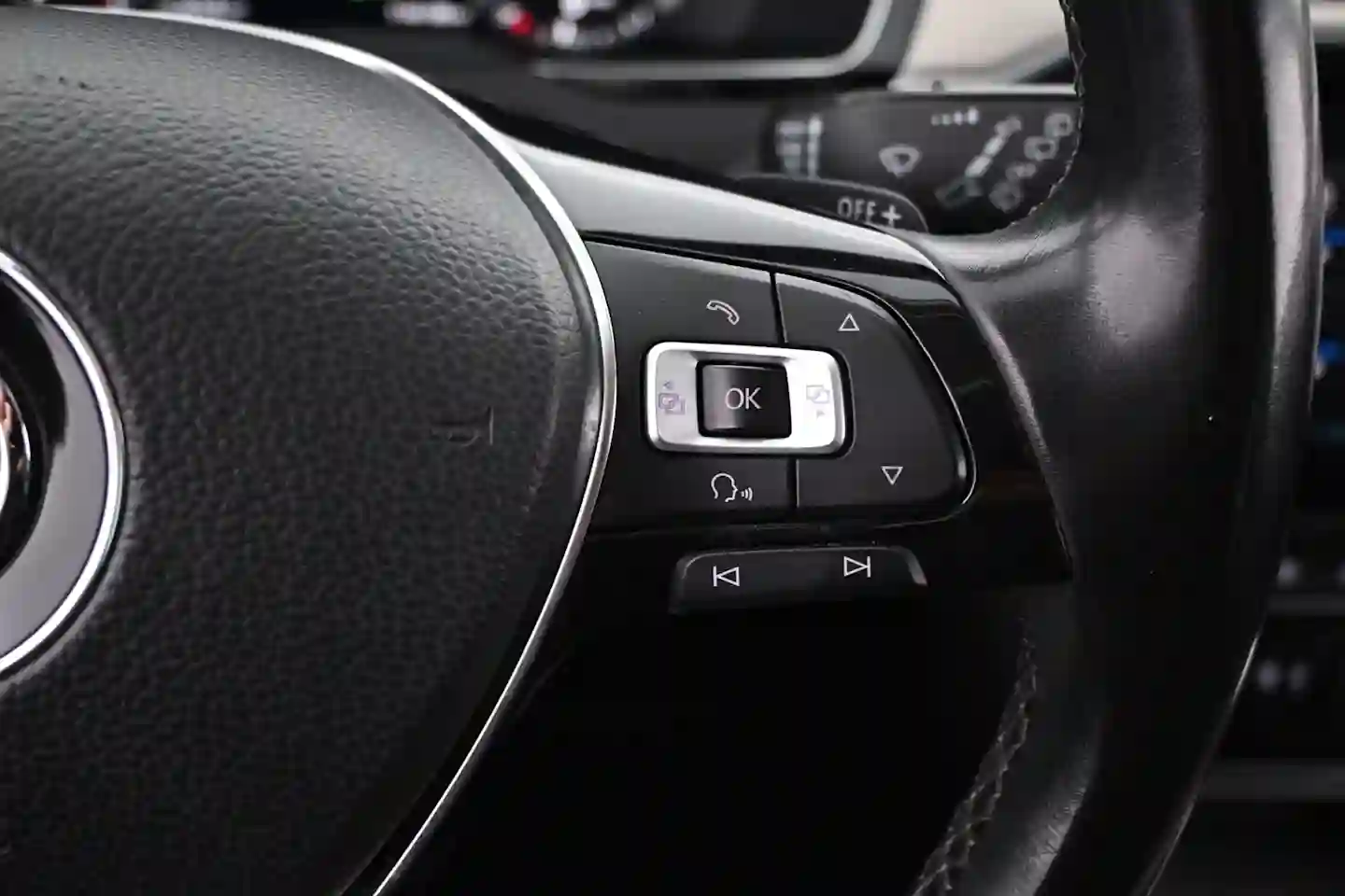 Car Image - 1FBi9mCdycl7sjD6C6FxyT