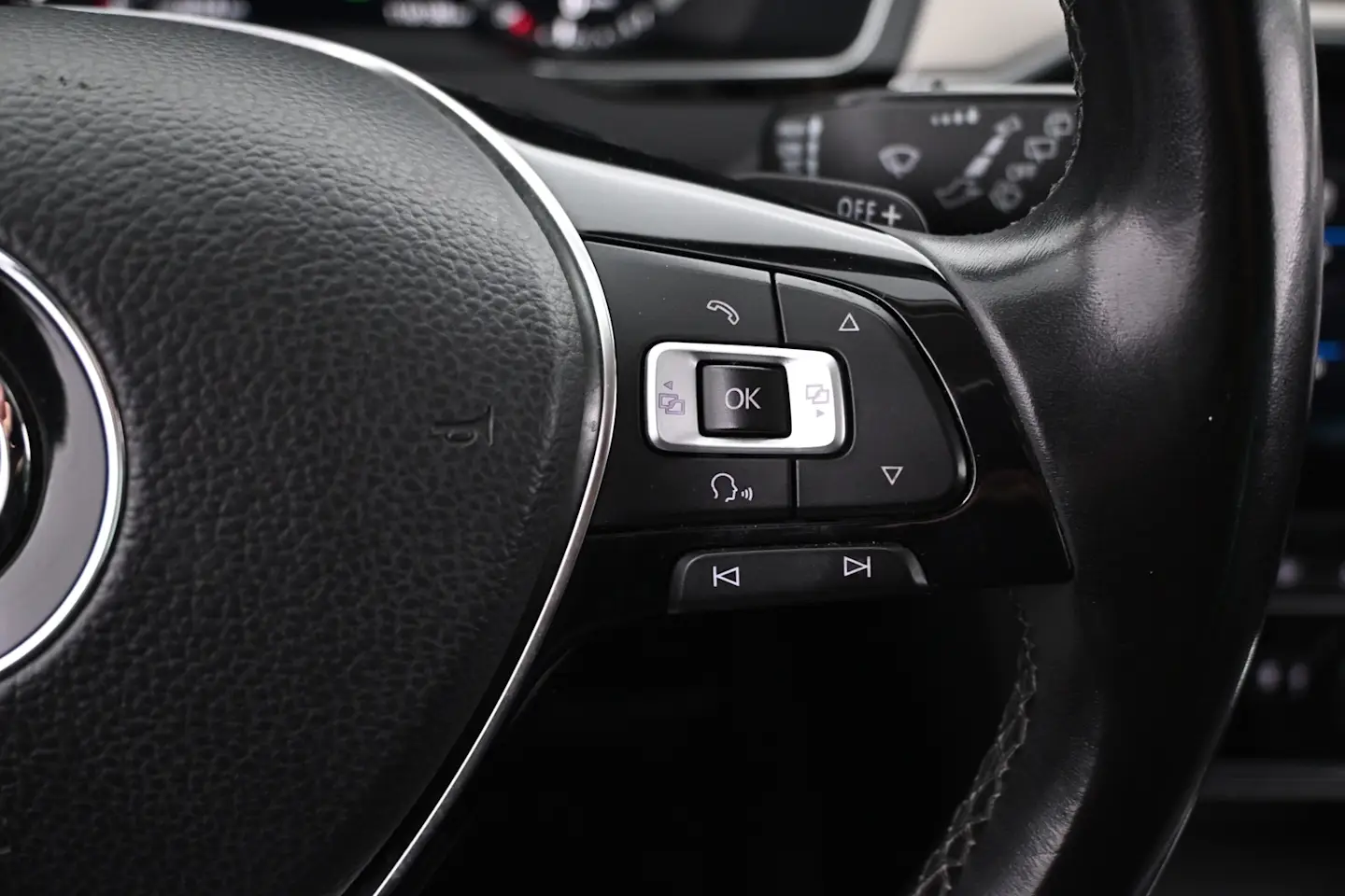 Car Image - 1FBi9mCdycl7sjD6C6FxyT
