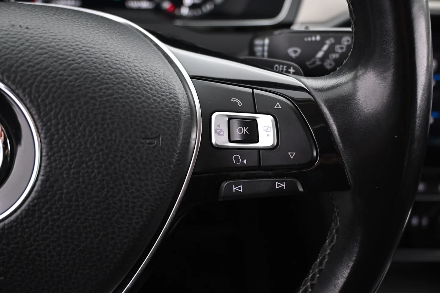 Car Image - 1FBi9mCdycl7sjD6C6FxyT