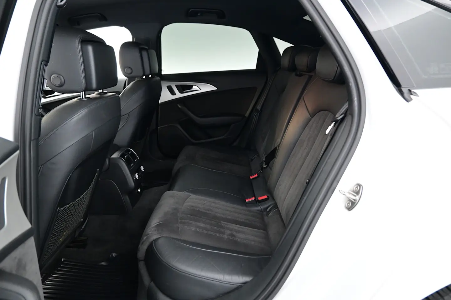 Car Image - 4nS0EK81SJbjOQrxFx4vrH