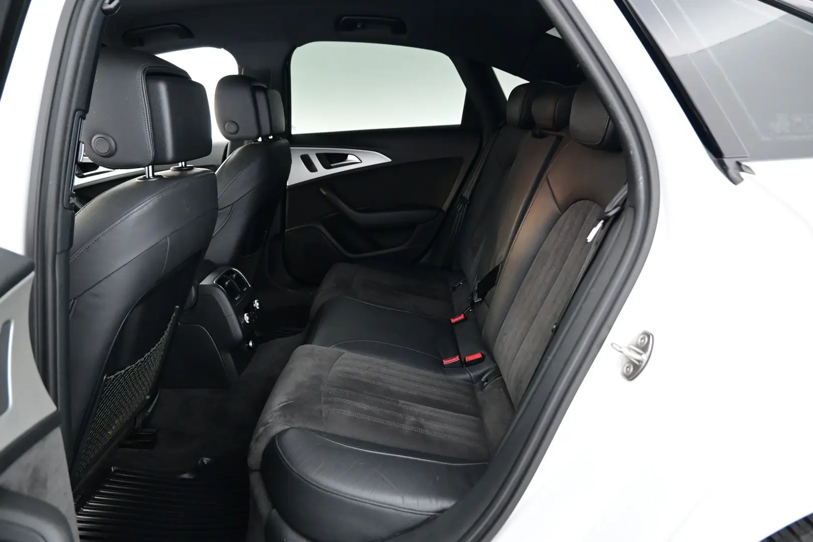 Car Image - 4nS0EK81SJbjOQrxFx4vrH