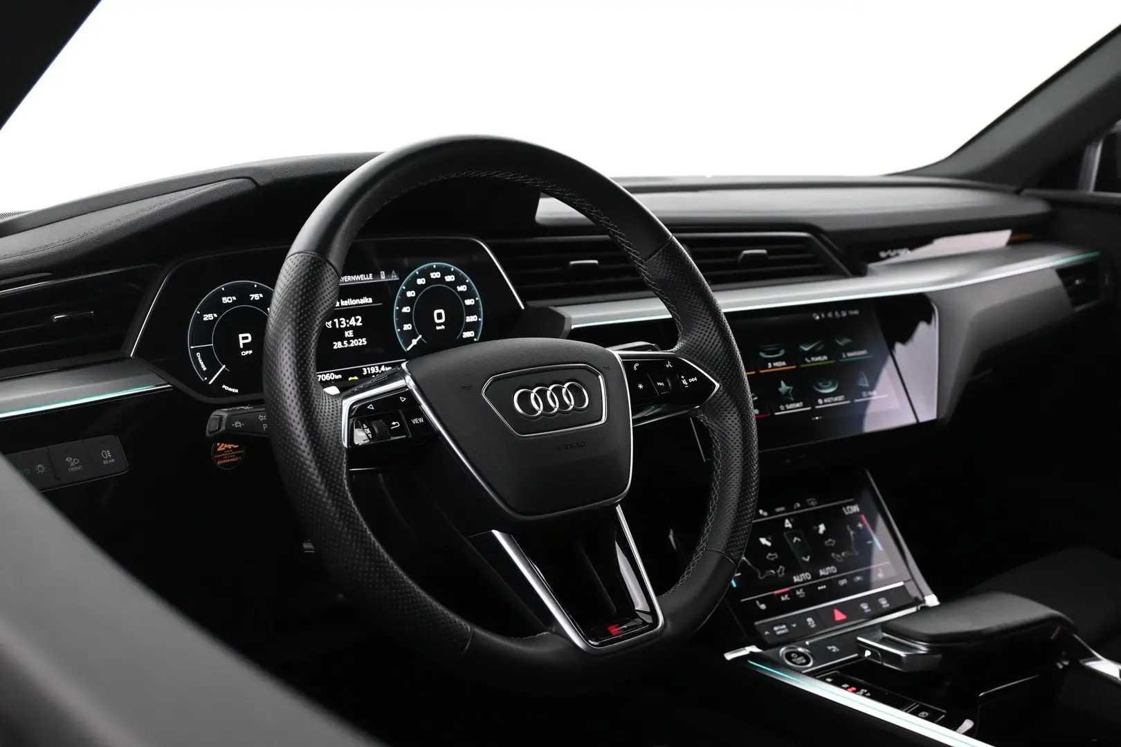 Car Image - 6LvkYvJfHlTz20ZEr3k0ji