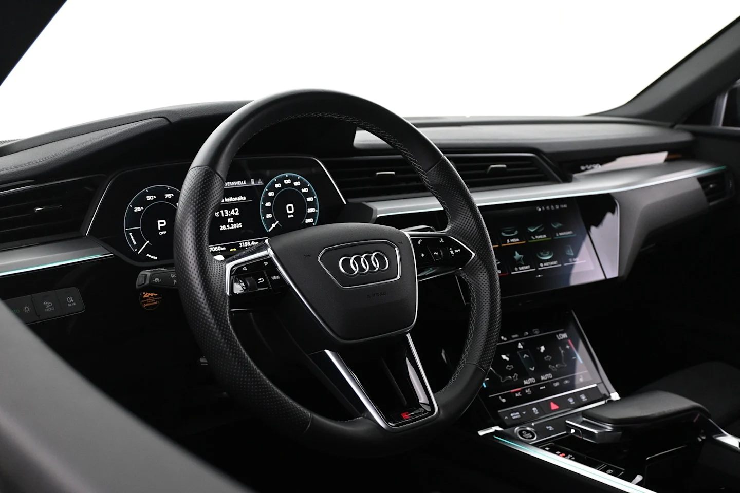 Car Image - 6LvkYvJfHlTz20ZEr3k0ji