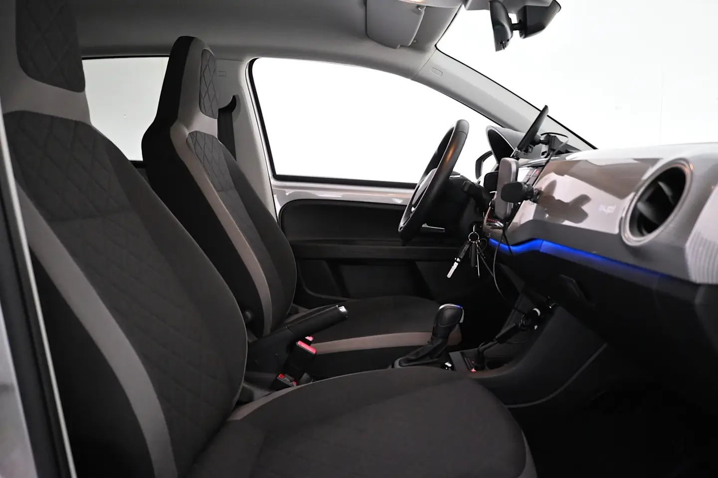 Car Image - OfzgmvkRvnDHUuvQbEclp