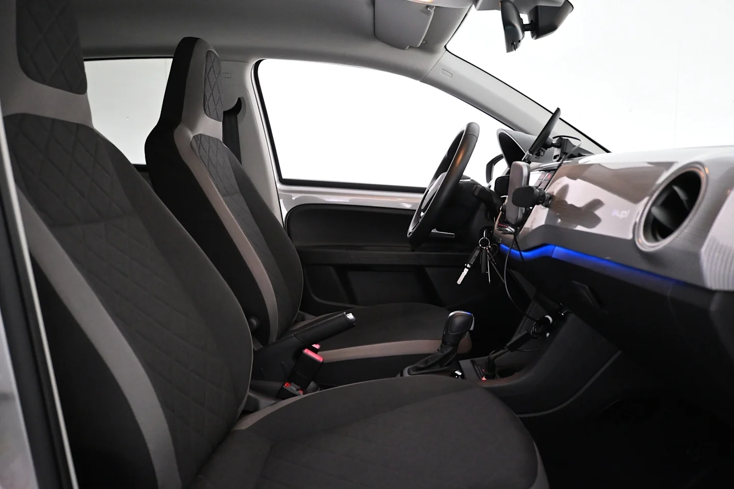 Car Image - OfzgmvkRvnDHUuvQbEclp