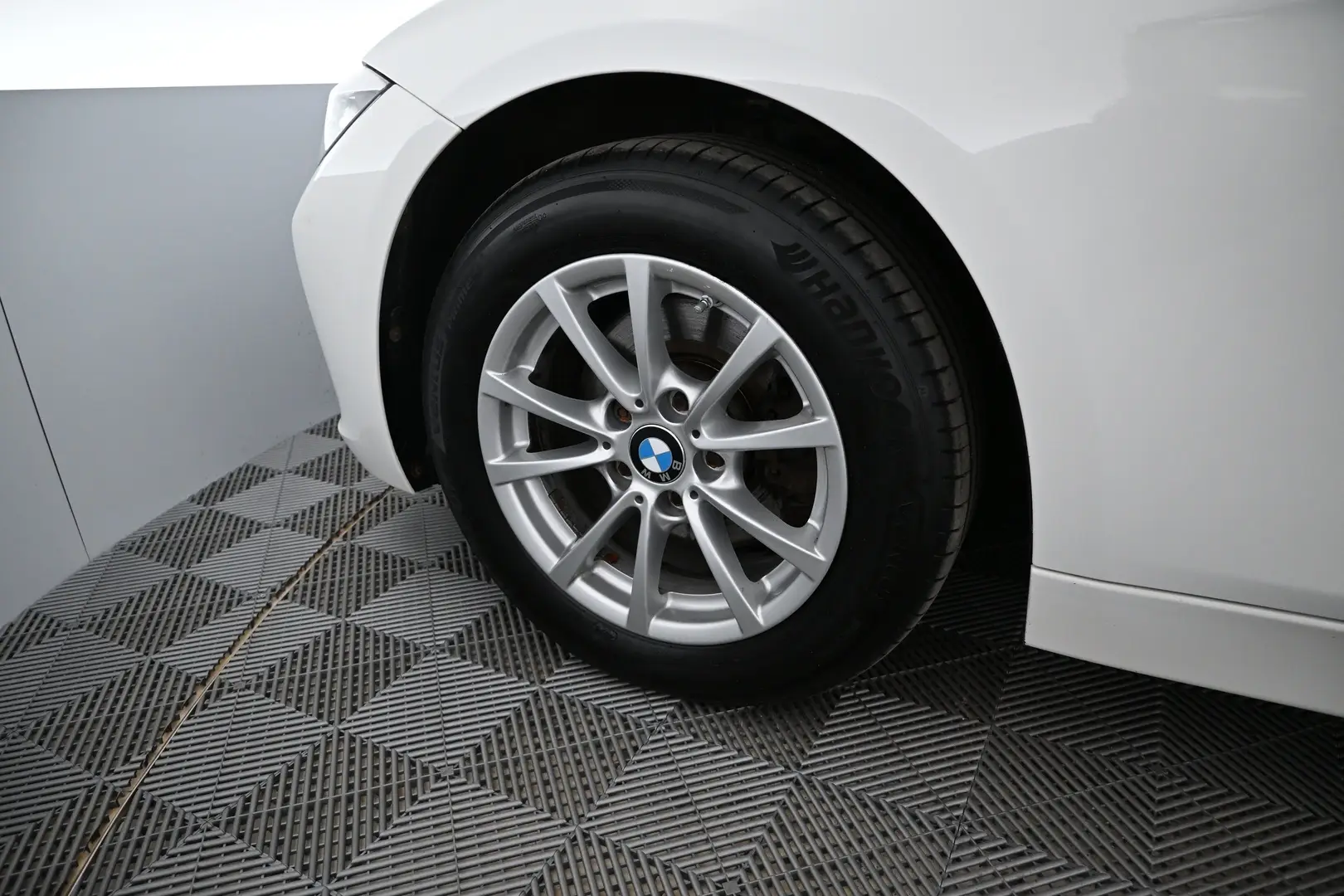 Car Image - dL6kL8kPbdXfSG6r5TzPE