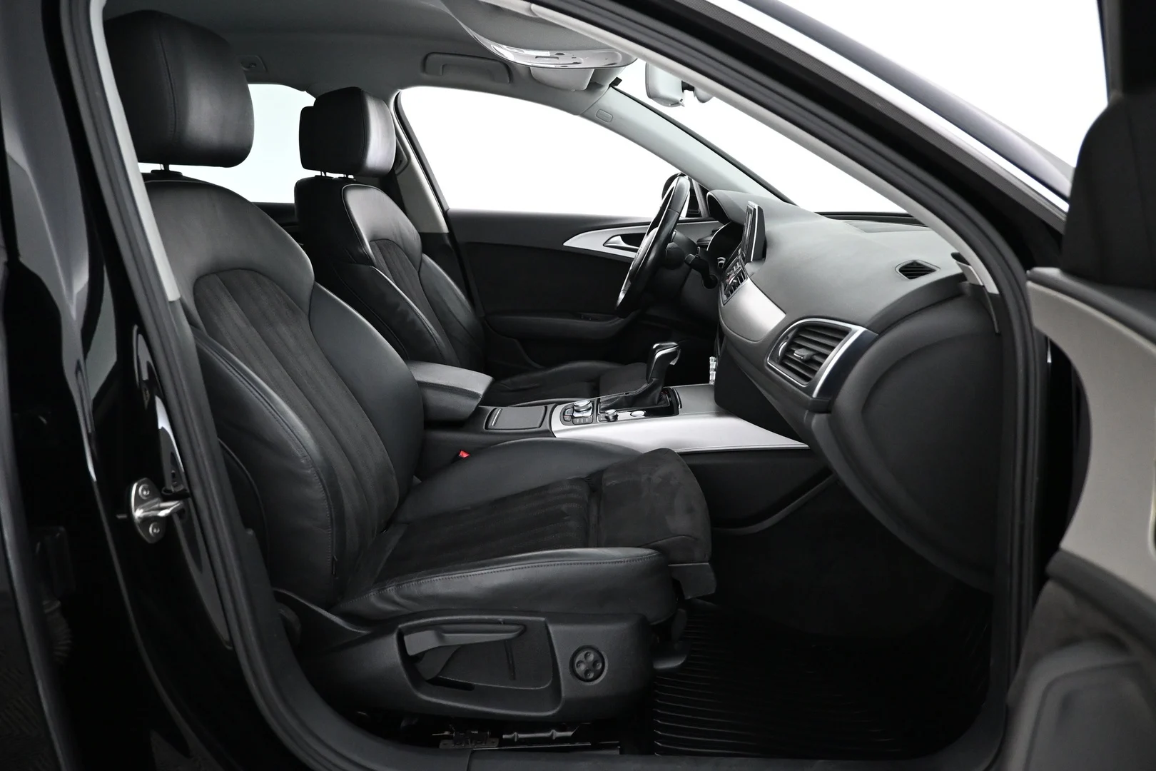 Car Image - 4diISf0L81PBO1rzYW2tr8