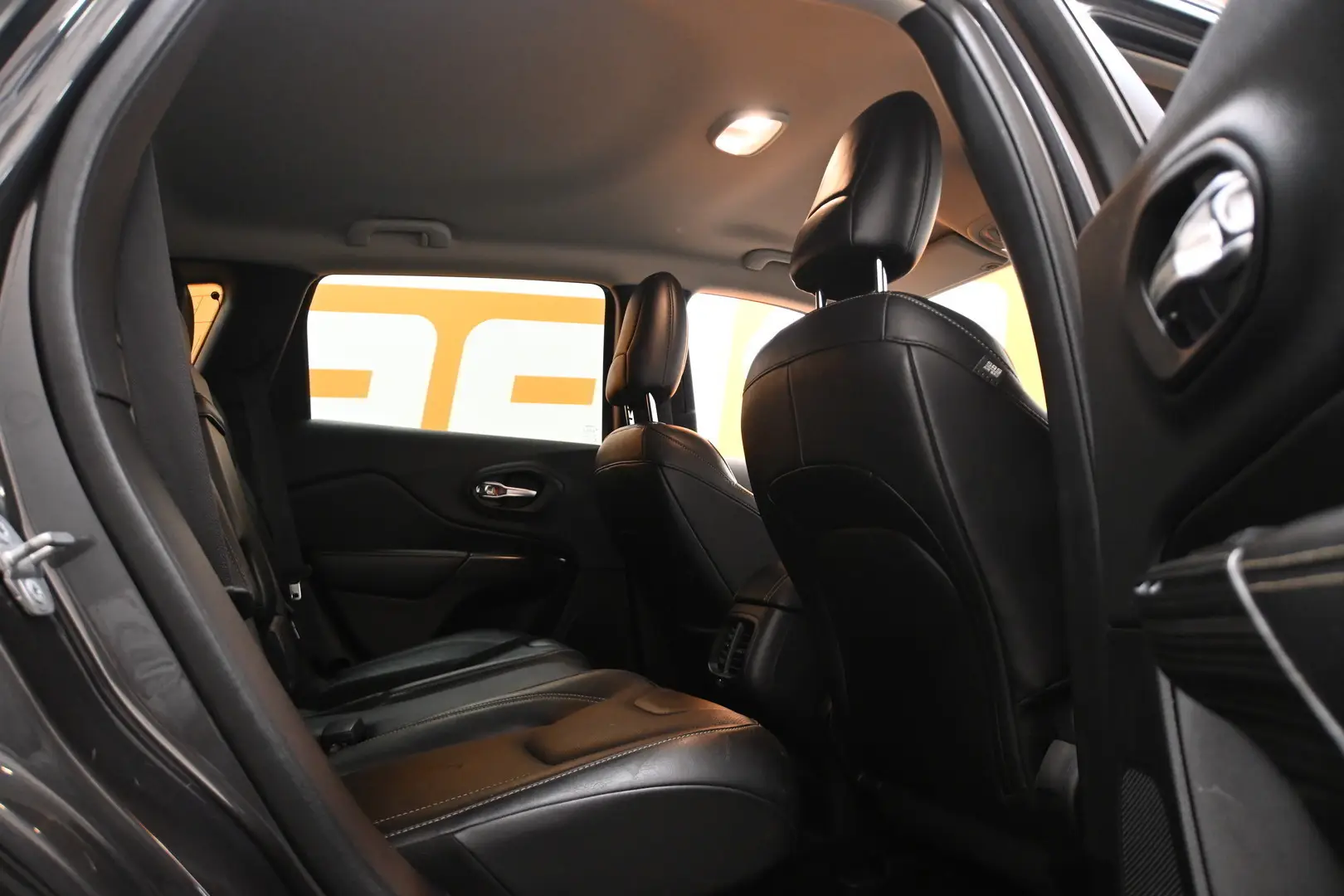 Car Image - 6SCjyAExv9i403wDiJMxUZ