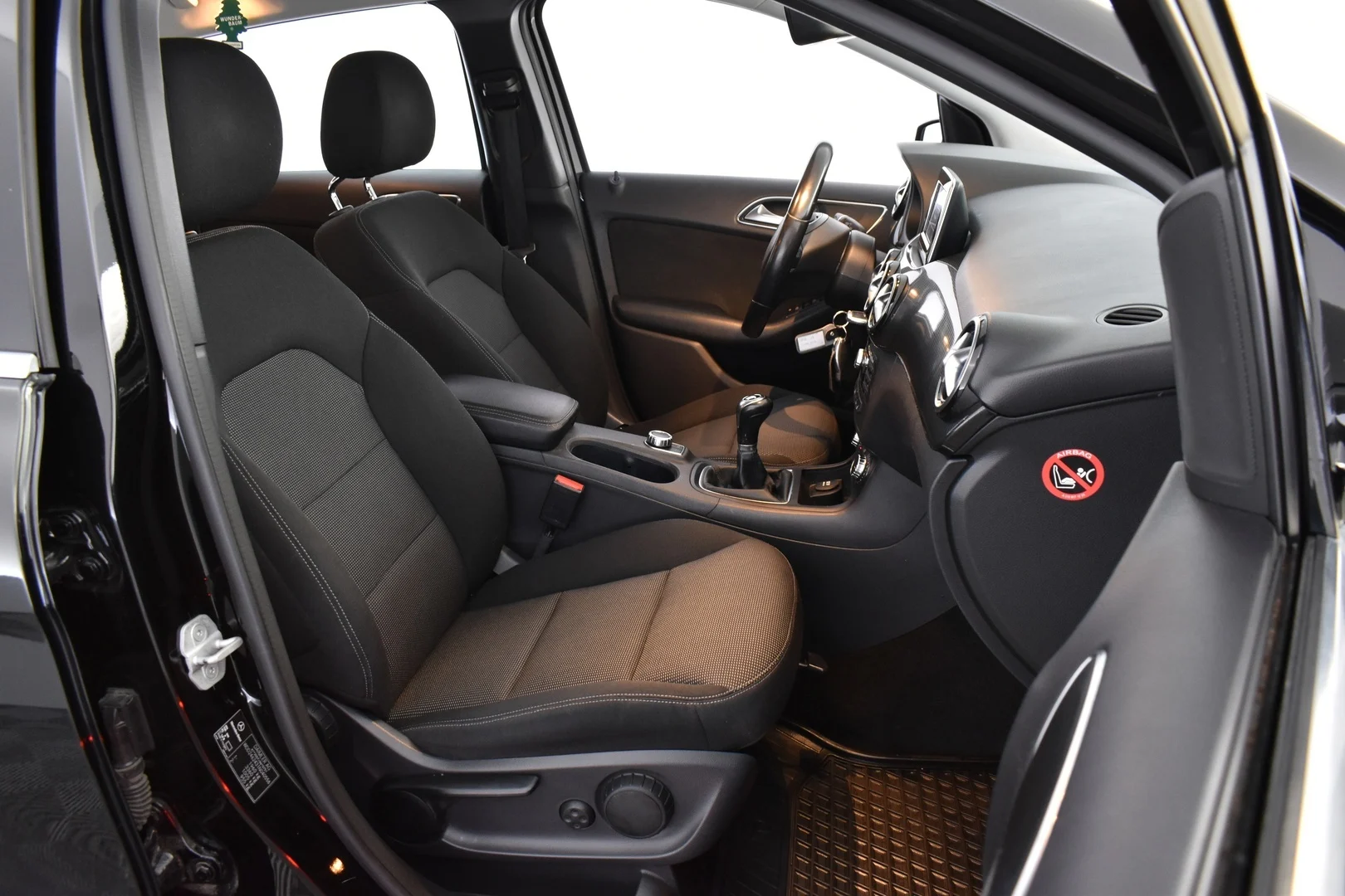 Car Image - 2E068QFMhkfNjrfD6DmFdl