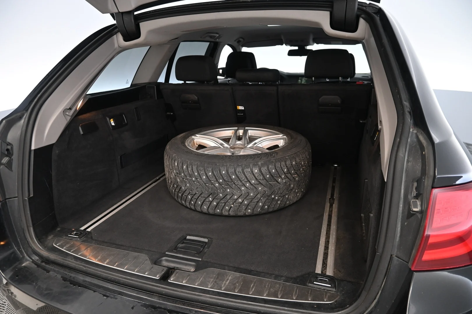 Car Image - 1Qu8pjZSz7YGQFwwP7TZvU