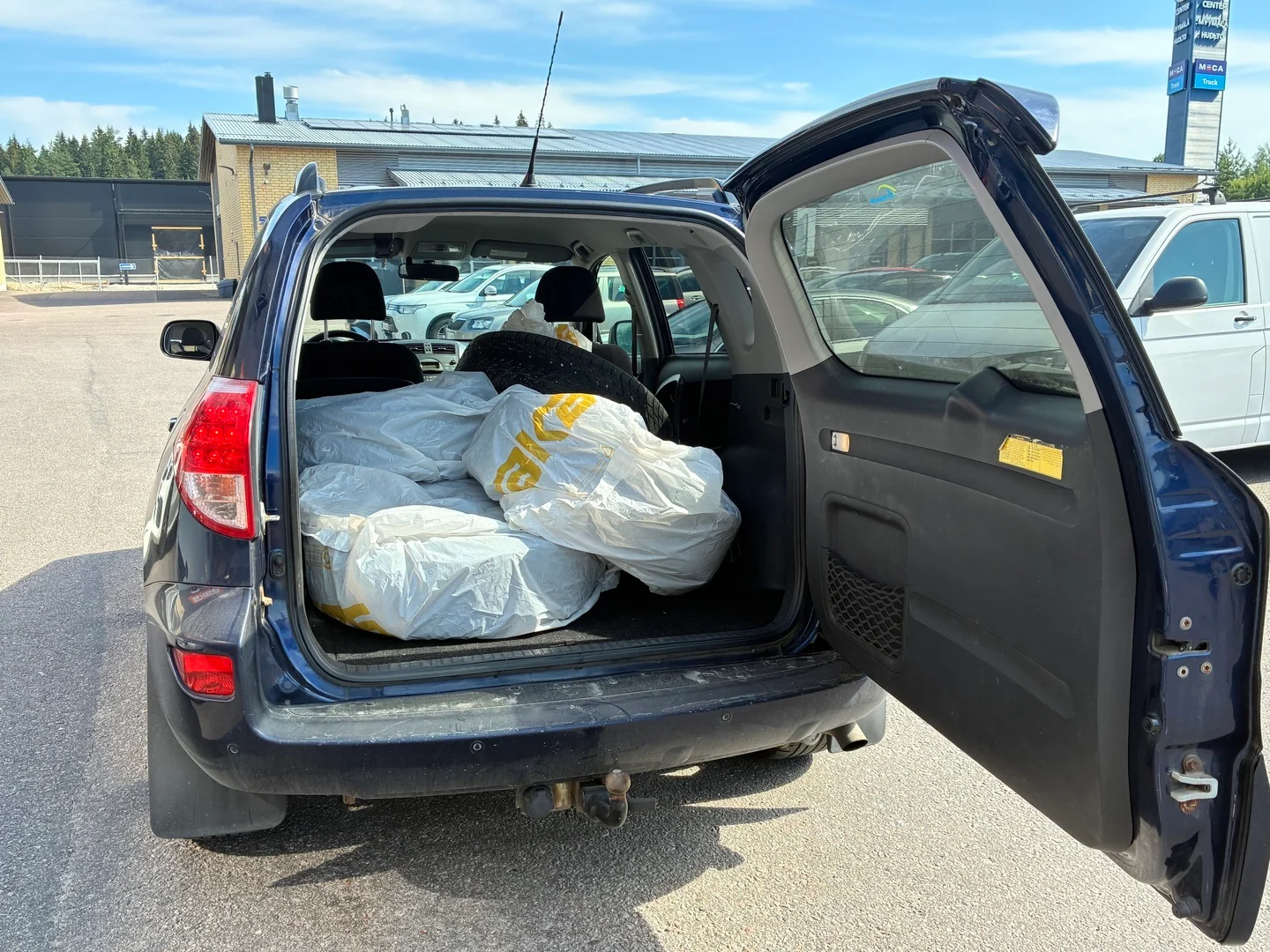 Car Image - 16KAItLyjPqbLeIomXuGLX