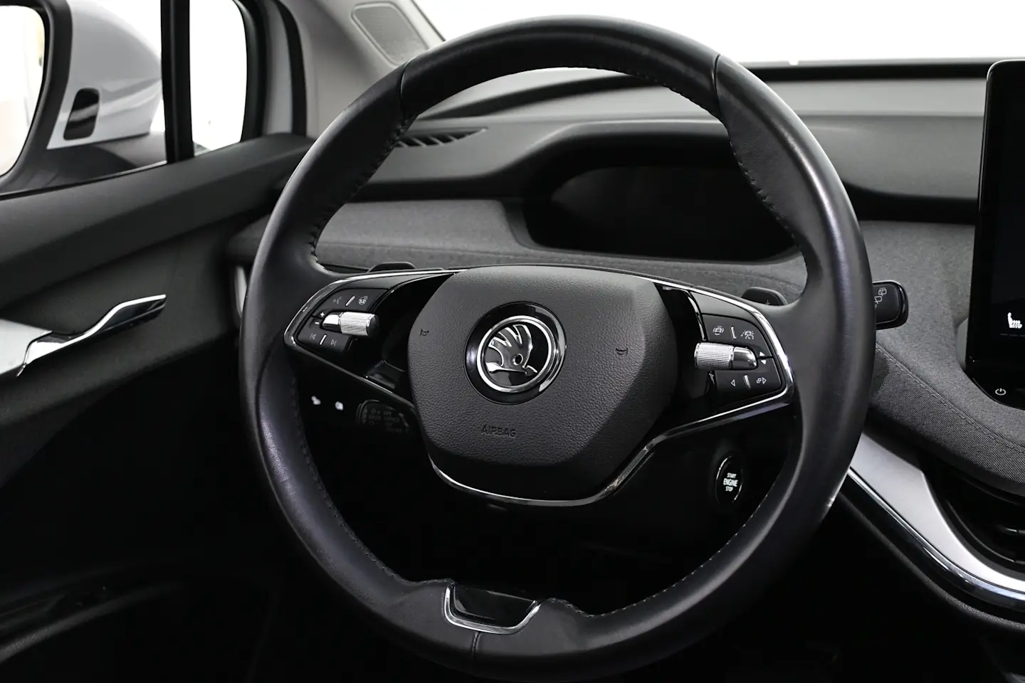 Car Image - 3b6N6TkxRVyVOzzWUcoWb6