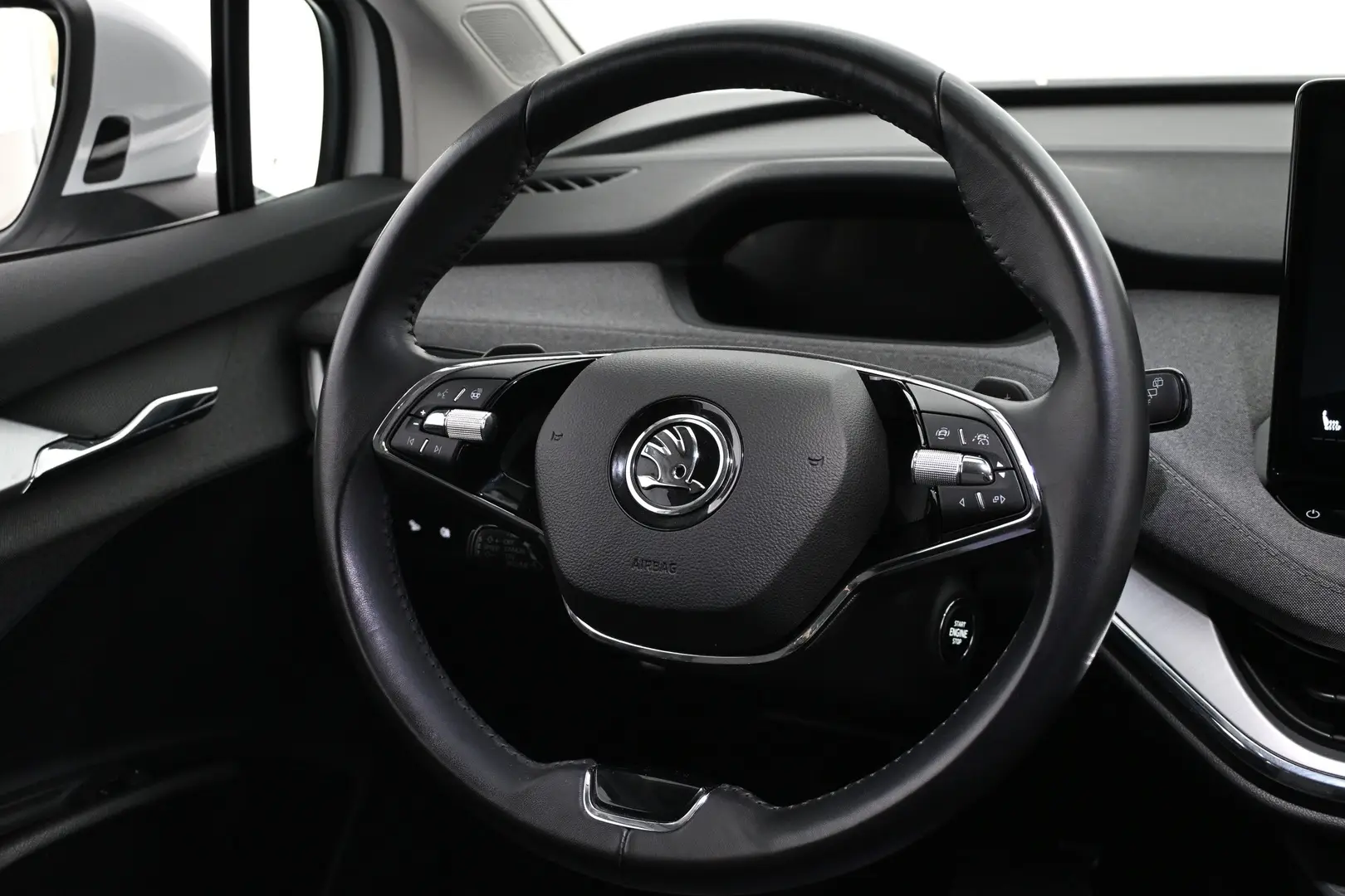 Car Image - 3b6N6TkxRVyVOzzWUcoWb6