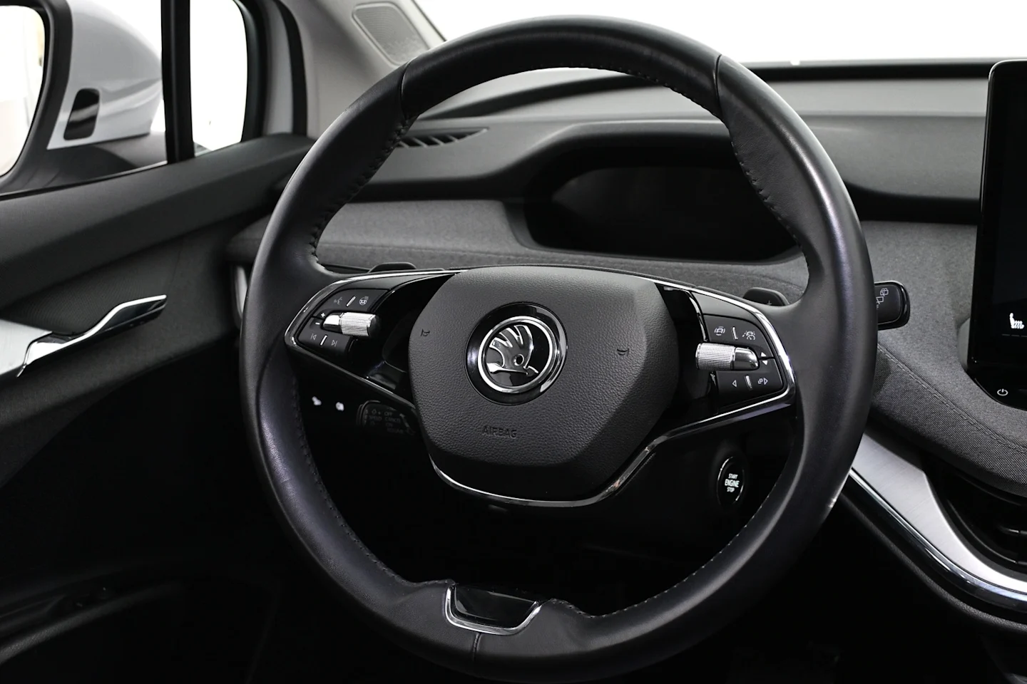 Car Image - 3b6N6TkxRVyVOzzWUcoWb6