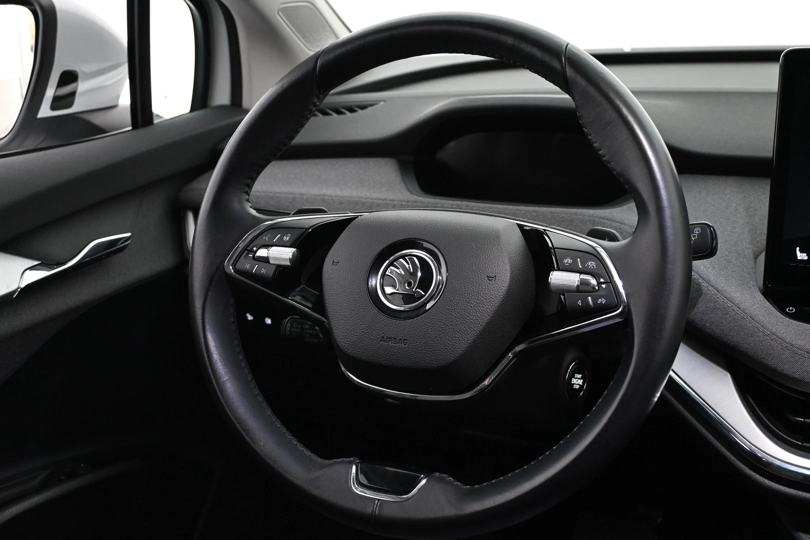 Car Image - 3b6N6TkxRVyVOzzWUcoWb6