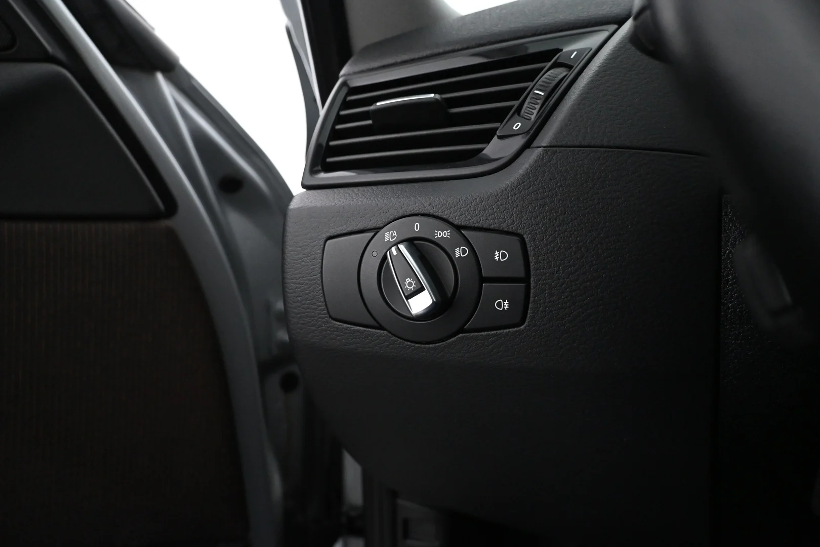 Car Image - 5v1FVGQYMEpBqs8xFfDkg8