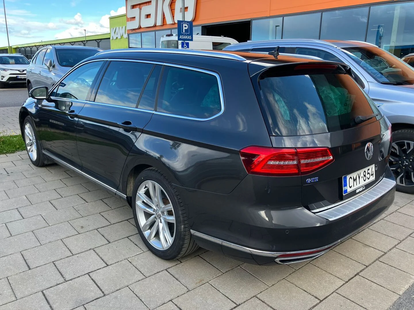 Car Image - 8vcMGfzGYHVrKLETBvMzj